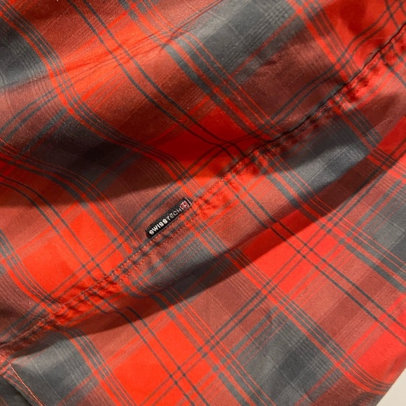 Swiss Tech Mens Size M Roll Tab Sleeve Red Gray Plaid Stretch Button Down Shirt - Picture 7 of 12